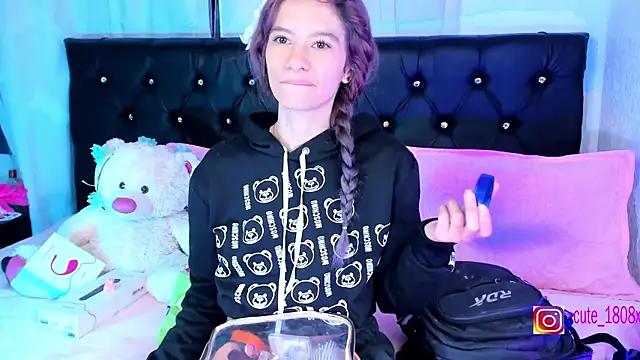 Snapshot of Sofiia_cute_ chatting on 11/06/25, 04:24 Sofiia cute online show from 11/06/25, 04:24