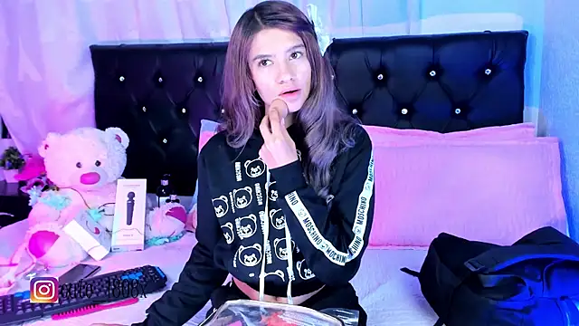 Snapshot of Sofiia_cute_ chatting on 11/20/25, 04:01 Sofiia cute online show from 11/20/25, 04:01