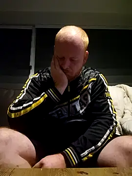 svenni2525 online show from 10/13/25, 10:54