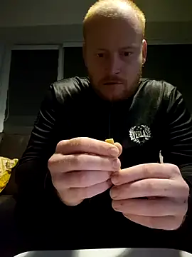 svenni2525 online show from 10/15/25, 10:43