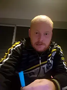 svenni2525 online show from 10/19/25, 03:51