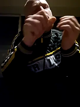 svenni2525 online show from 10/23/25, 01:16