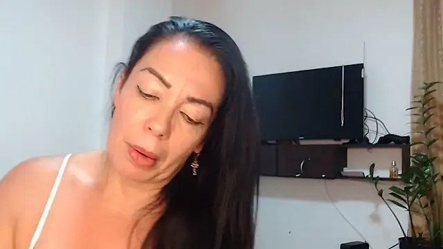 naiaratobon   online show from 10/17/25, 01:31