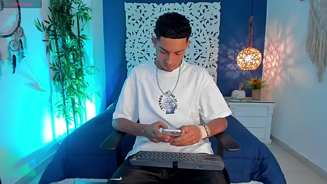 Snapshot of Adonis_WB chatting on 10/02/25, 08:38 Adonis WB online show from 10/02/25, 08:38