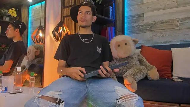 Snapshot of Adonis_WB chatting on 11/18/25, 01:44 Adonis WB online show from 11/18/25, 01:44