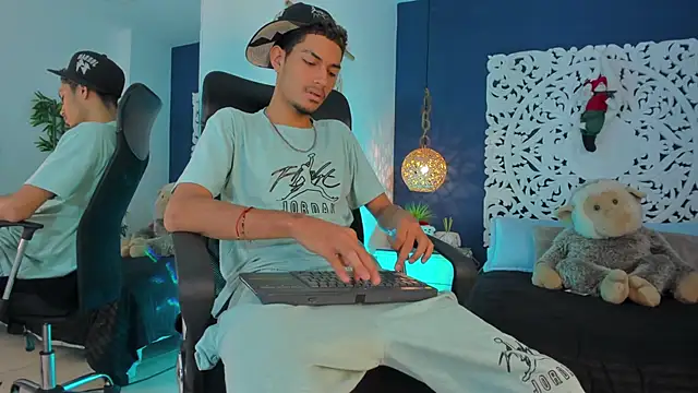 Snapshot of Adonis_WB chatting on 11/19/25, 02:11 Adonis WB online show from 11/19/25, 02:11