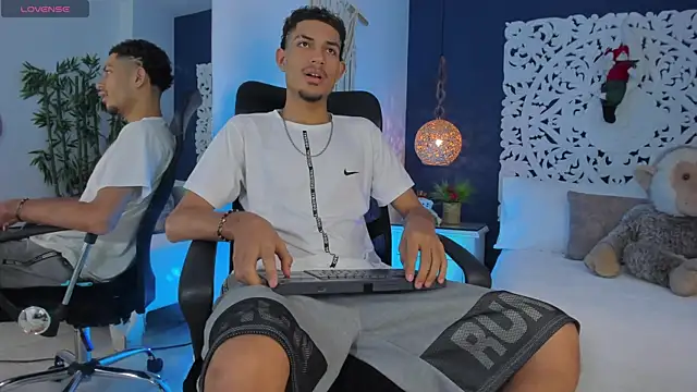 Snapshot of Adonis_WB chatting on 11/21/25, 10:08 Adonis WB online show from 11/21/25, 10:08