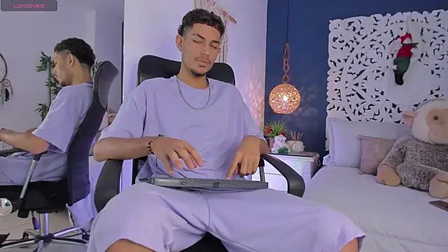 Snapshot of Adonis_WB chatting on 11/24/25, 10:09 Adonis WB online show from 11/24/25, 10:09