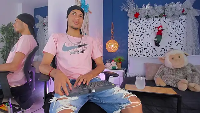 Snapshot of Adonis_WB chatting on 12/04/25, 08:28 Adonis WB online show from 12/04/25, 08:28