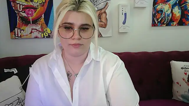 Snapshot of Amber_Monro chatting on 09/15/25, 01:27 Amber Monro online show from 09/15/25, 01:27