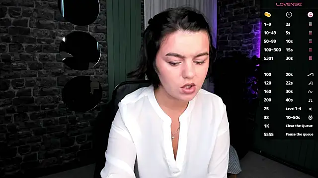 Snapshot of moodberry chatting on 10/17/25, 07:00 moodberry online show from 10/17/25, 07:00