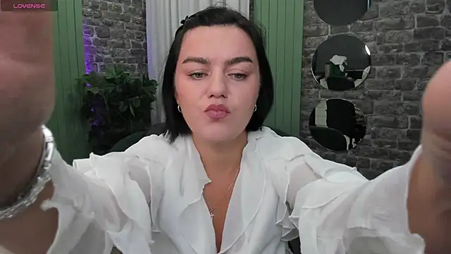 Snapshot of moodberry chatting on 10/22/25, 06:57 moodberry online show from 10/22/25, 06:57