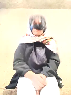 ezgi2545 online show from 10/18/25, 06:37