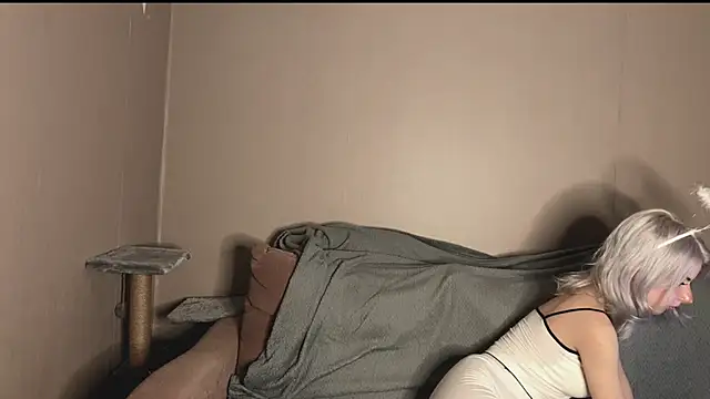 Snapshot of snowy_lisa chatting on 10/22/25, 12:49 snowy lisa online show from 10/22/25, 12:49