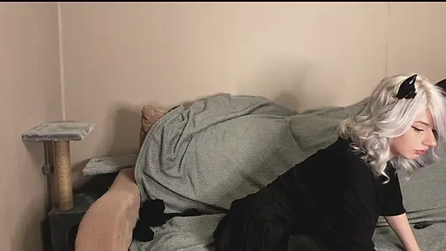 Snapshot of snowy_lisa chatting on 10/23/25, 12:48 snowy lisa online show from 10/23/25, 12:48