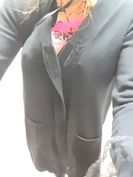 pink-mai online show from 12/14/25, 04:07