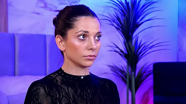 EllyLynn online show from 10/19/25, 07:58