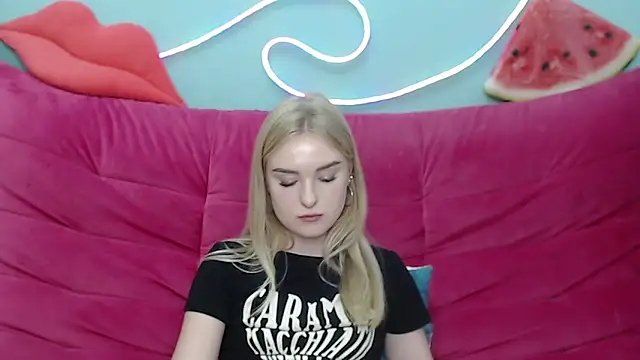 Snapshot of SofySofty chatting on 11/07/25, 05:57 SofySofty online show from 11/07/25, 05:57