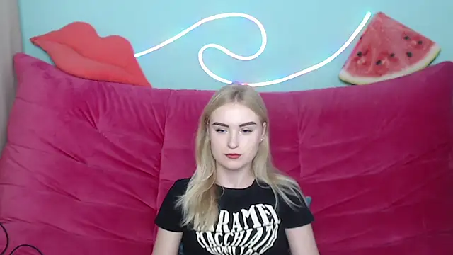 Snapshot of SofySofty chatting on 11/08/25, 06:02 SofySofty online show from 11/08/25, 06:02