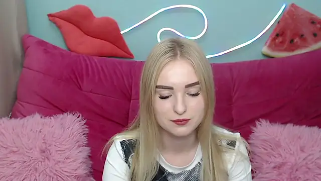 Snapshot of SofySofty chatting on 11/18/25, 05:45 SofySofty online show from 11/18/25, 05:45