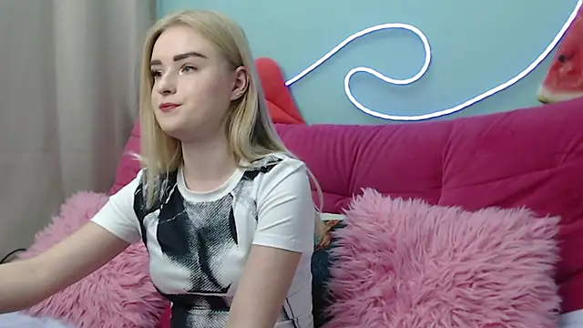 Snapshot of SofySofty chatting on 11/21/25, 05:39 SofySofty online show from 11/21/25, 05:39