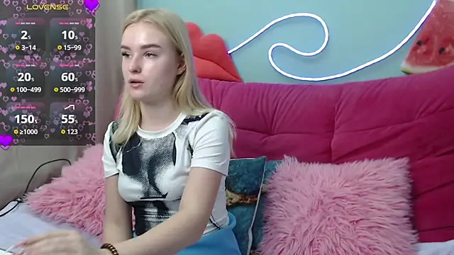 Snapshot of SofySofty chatting on 11/22/25, 05:39 SofySofty online show from 11/22/25, 05:39