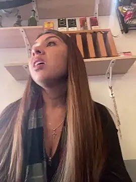 Snapshot of Sara-cooper2 chatting on 09/13/25, 05:24 Sara-cooper2 online show from 09/13/25, 05:24