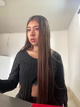 Snapshot of Sara-cooper2 chatting on 10/14/25, 05:25 Sara-cooper2 online show from 10/14/25, 05:25