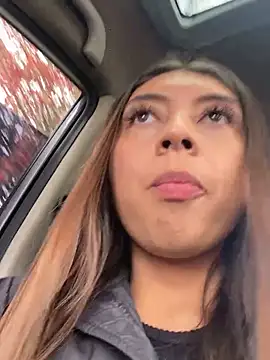 Snapshot of Sara-cooper2 chatting on 10/27/25, 04:00 Sara-cooper2 online show from 10/27/25, 04:00