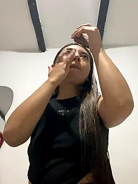 Snapshot of Sara-cooper2 chatting on 10/29/25, 01:13 Sara-cooper2 online show from 10/29/25, 01:13