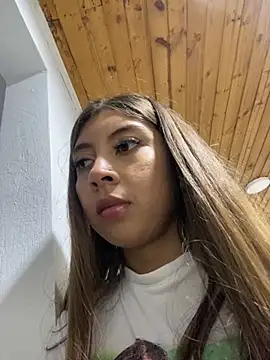 Snapshot of Sara-cooper2 chatting on 11/02/25, 10:45 Sara-cooper2 online show from 11/02/25, 10:45