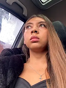 Snapshot of Sara-cooper2 chatting on 11/06/25, 02:07 Sara-cooper2 online show from 11/06/25, 02:07