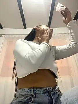 Snapshot of Sara-cooper2 chatting on 11/11/25, 02:28 Sara-cooper2 online show from 11/11/25, 02:28