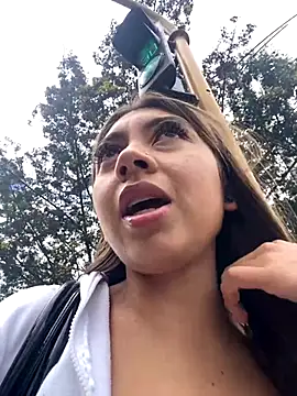 Snapshot of Sara-cooper2 chatting on 11/25/25, 02:50 Sara-cooper2 online show from 11/25/25, 02:50