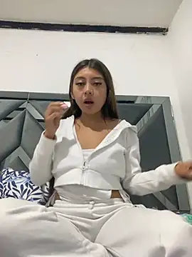 Snapshot of Sara-cooper2 chatting on 11/26/25, 03:51 Sara-cooper2 online show from 11/26/25, 03:51