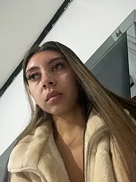 Snapshot of Sara-cooper2 chatting on 11/30/25, 01:15 Sara-cooper2 online show from 11/30/25, 01:15