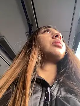 Snapshot of Sara-cooper2 chatting on 12/04/25, 07:11 Sara-cooper2 online show from 12/04/25, 07:11