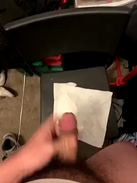 Snapshot of gucky25 chatting on 10/06/25, 01:19 gucky25 online show from 10/06/25, 01:19