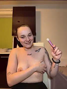 Snapshot of Baby_Eva23 chatting on 04/12/26, 05:40 Baby Eva23 online show from 04/12/26, 05:40