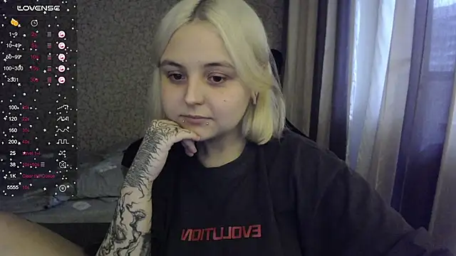 Snapshot of vendymories chatting on 09/15/25, 03:45 vendymories online show from 09/15/25, 03:45