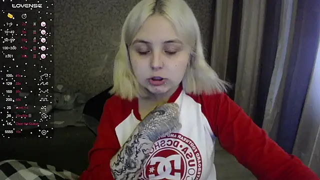 Snapshot of vendymories chatting on 09/17/25, 12:29 vendymories online show from 09/17/25, 12:29