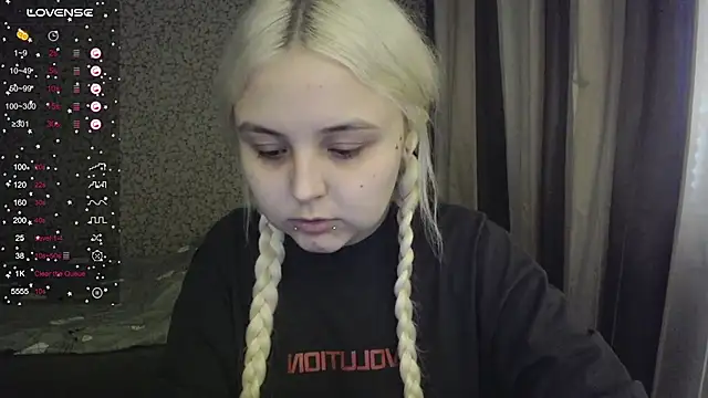 Snapshot of vendymories chatting on 09/19/25, 03:13 vendymories online show from 09/19/25, 03:13