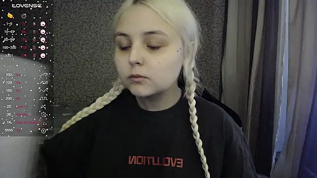 Snapshot of vendymories chatting on 09/26/25, 01:26 vendymories online show from 09/26/25, 01:26