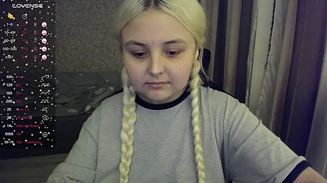 Snapshot of vendymories chatting on 10/13/25, 11:38 vendymories online show from 10/13/25, 11:38