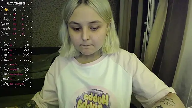 Snapshot of vendymories chatting on 10/23/25, 12:10 vendymories online show from 10/23/25, 12:10