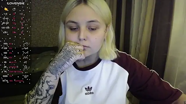 Snapshot of vendymories chatting on 10/30/25, 11:05 vendymories online show from 10/30/25, 11:05