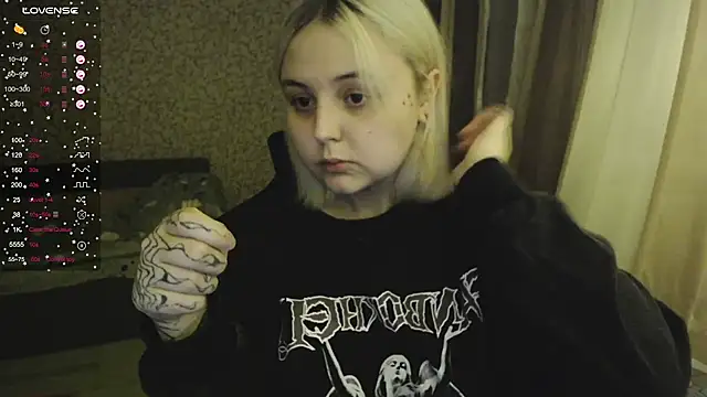 Snapshot of vendymories chatting on 11/10/25, 02:32 vendymories online show from 11/10/25, 02:32