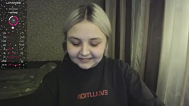 Snapshot of vendymories chatting on 11/14/25, 02:32 vendymories online show from 11/14/25, 02:32