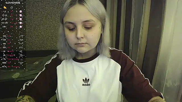 Snapshot of vendymories chatting on 11/15/25, 02:42 vendymories online show from 11/15/25, 02:42