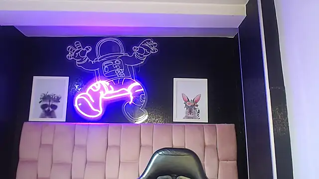 Snapshot of Eilyn_love_b chatting on 09/19/25, 12:50 Eilyn love b online show from 09/19/25, 12:50